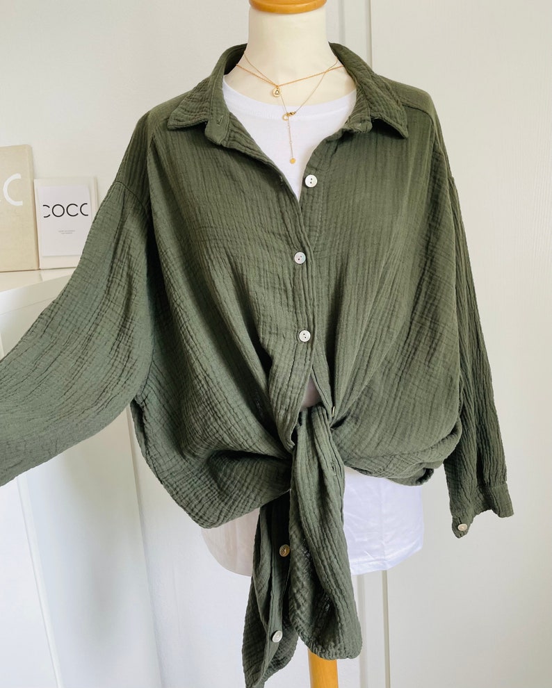 Oversized Musselinbluse XS-XXL Hemd Dunkel-Khaki Olive schuhzwang Bild 3