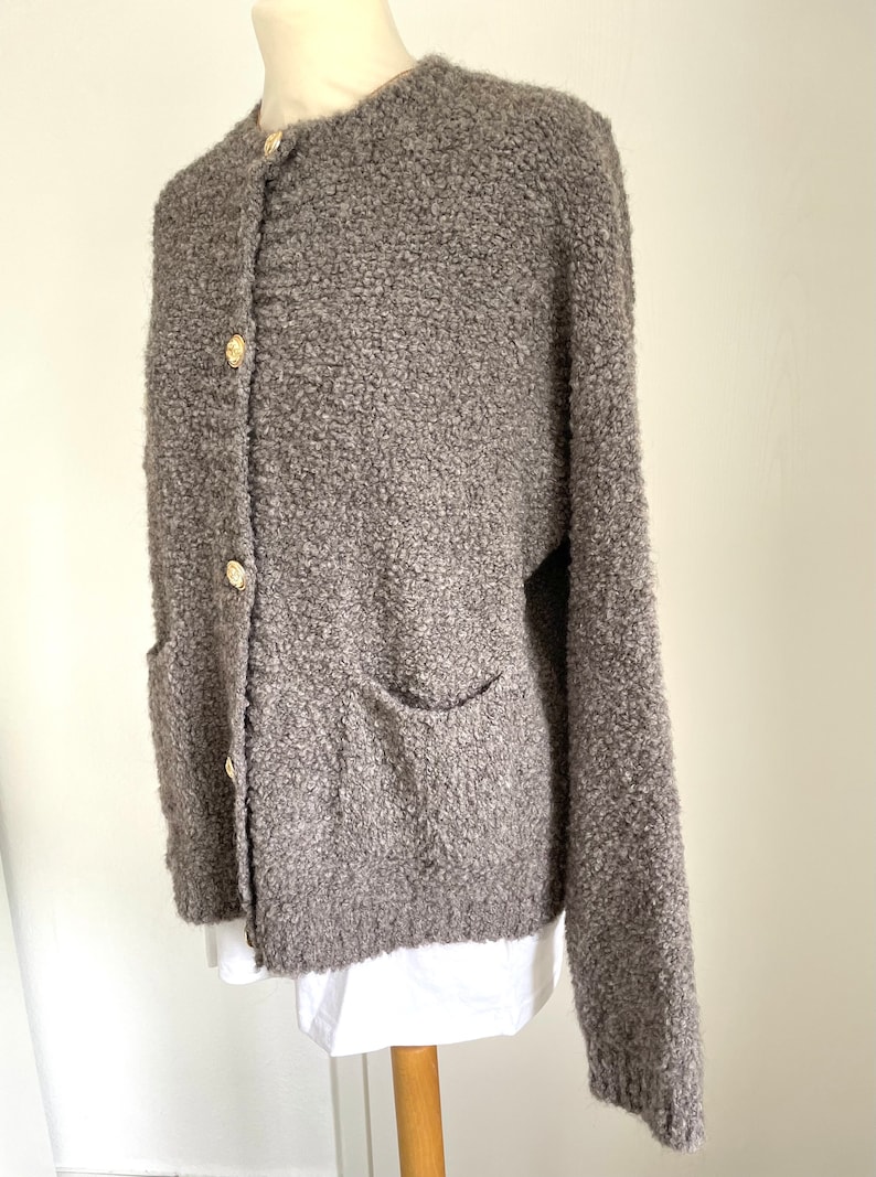 Bouclé Cardigan Sand/Beige mit golden Knöpfen XS-XL Strickjacke SCHUHZWANG Bild 8