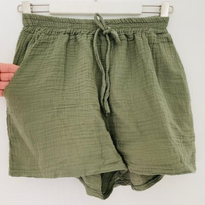 Taille short en mousseline. 34-40 Short Kaki Olive SCHUHZWANG image 2