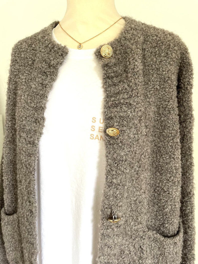 Bouclé Cardigan Sand/Beige mit golden Knöpfen XS-XL Strickjacke SCHUHZWANG Bild 5