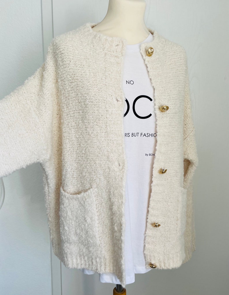 Bouclé Cardigan Creme mit golden Knöpfen XS-XL Strickjacke SCHUHZWANG Bild 3