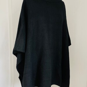 PONCHO Turtleneck Hellgrau SCHUHZWANG Bild 8