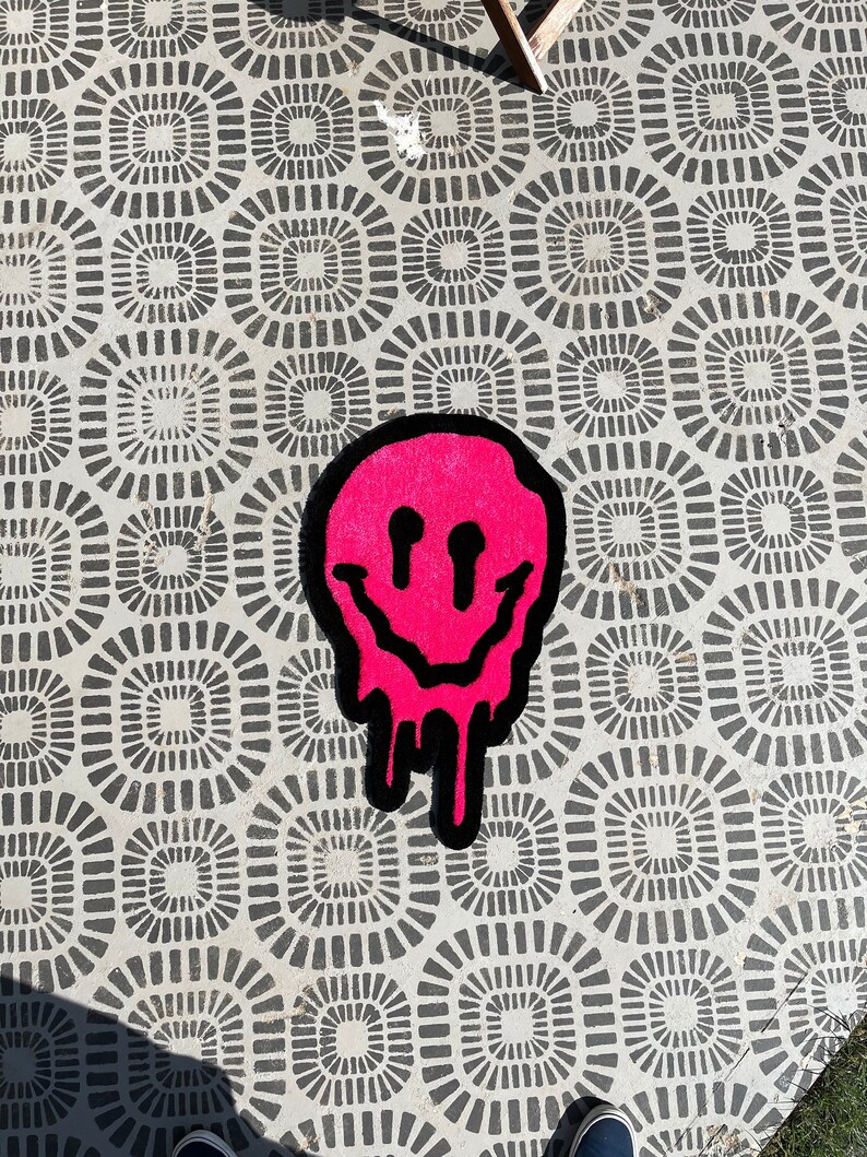 Drippy Face Rug Trippy Pink Smiley Face Rug Handmade Tufted Rug Custom Accent Rug Gift ...