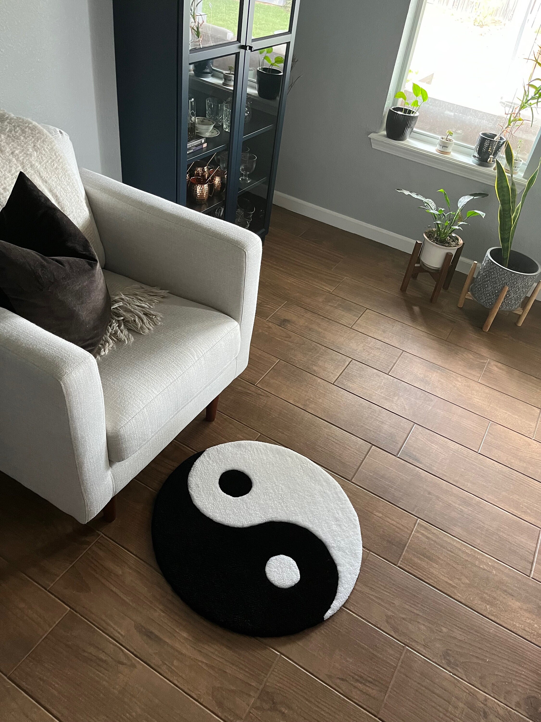 Chic Yin Yang Rug – Small Black and White Accent Rug, Ideal for Zen Spaces and Modern Homes