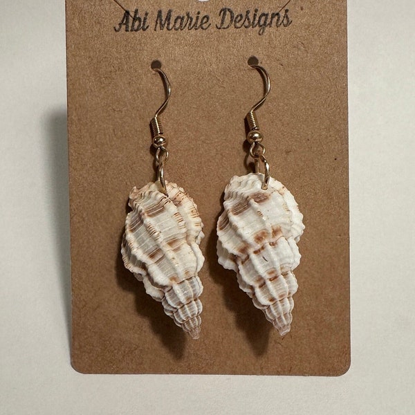 Conch Shell Dangle Earrings - Handcrafted Beach Jewelry, Natural Shell Design, Ocean-Inspired Fashion Accessory, Unique Coastal Gift for Her