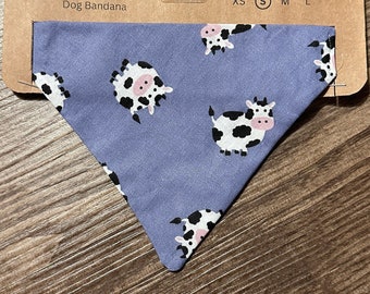 Bandana personnalisé fait main pour chien - Vaches bleues - Elastique facile à enfiler - Disponible en 4 tailles !