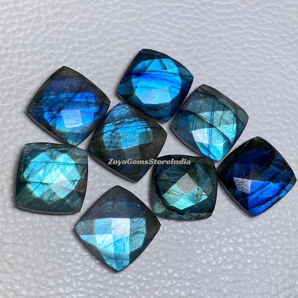 8 à 30 millimètres. Labradorite flashy bleue des deux côtés à facettes en damier coupé en forme de coussin briolette pierre précieuse en vrac.