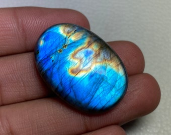 Éblouissant ! Taille du cabochon en labradorite multi-feu bleu - 23,50 x 34 x 8 mm. 54,20 carats. Incroyable utilisation de pierres précieuses de Labradorite de forme ovale pour les bijoux. !!