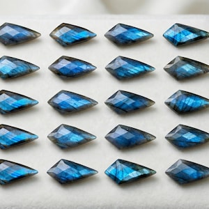 Briolette de labradorita em formato de pipa – Gema AAA com brilho azul, lapidação quadriculada, 8x16 a 15x30 mm