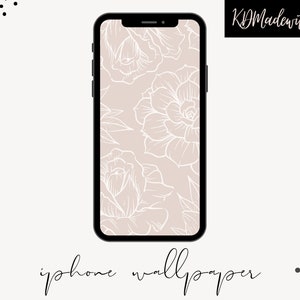 Może przedstawiać: Cyfrowa ilustracja wzoru kwiatowego w kolorze białym na jasnoróżowym tle. Obraz jest wyświetlany na ekranie czarnego smartfona. Tekst "iphone wallpaper" jest napisany pod telefonem.