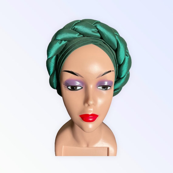 Pre-tied Woman display picture 3