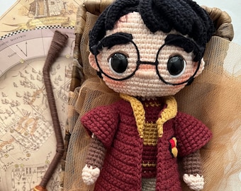 Spanisches Amigurumi-Muster. Berühmter Zauberer, magische Welt