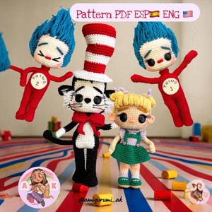 Peut inclure: Des figurines crochetées représentant des personnages d'un livre pour enfants. Le Chat chapeauté est au centre, flanqué de deux figurines Chose 1 et Chose 2. Une poupée fille avec une robe verte est également présente. Le texte "Pattern PDF ESP ENG" est en haut.