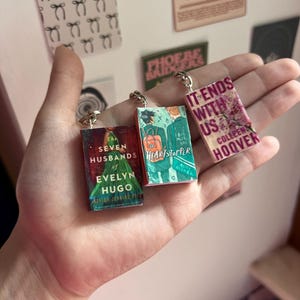 mini books keychain/ heartspotter/ it ends with us/ the seven husbands of evelyn/ customizable