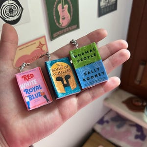 Mini-Bücher Schlüsselanhänger/Schlüsselring/normale Menschen/das Lied von Achilles/rot weiß und königsblau