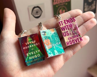 mini book keychain personalized, book lover gift, bookish aesthetic charm, it ends with us, the seven husbands of evelyn, gift ideas
