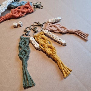 Personalized keychain - macrame