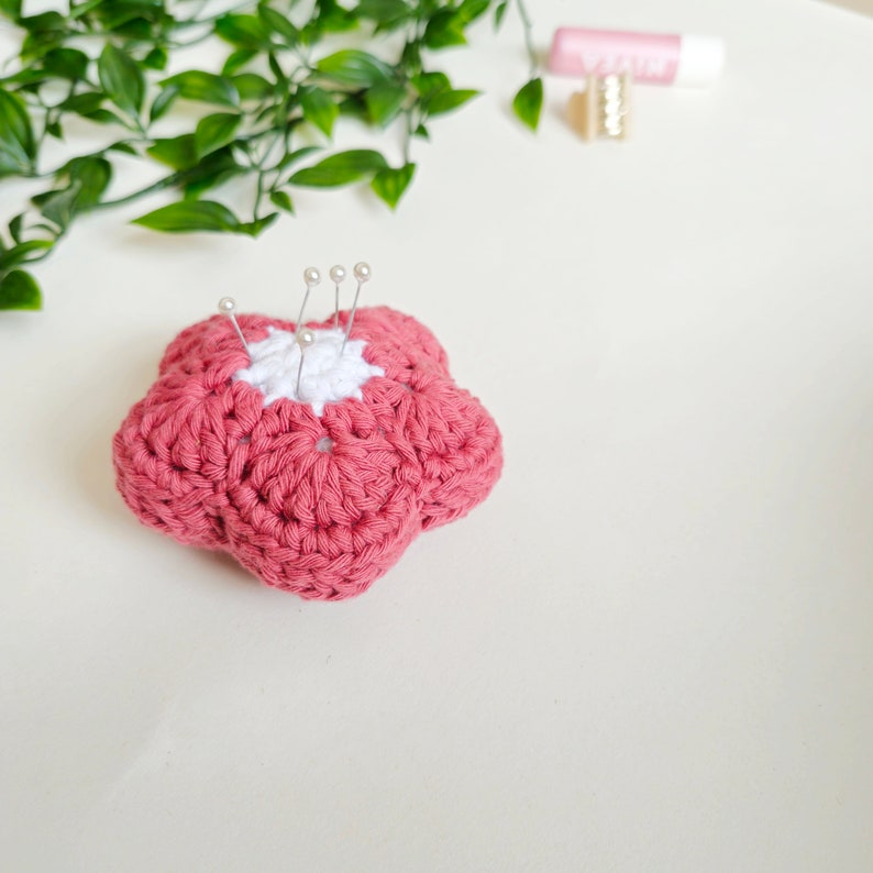 6 in 1 crochet flower pattern, pdf download, crochet pouch, coaster, pin cushion, garland, decoration and applique. zdjęcie 4