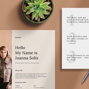 Puede incluir: Una plantilla de curr&iacute;culum con una foto de una mujer, el texto "Hello My Name is Joanna Solis" y el texto "Branding & Online Marketing". La plantilla de curr&iacute;culum tambi&eacute;n incluye las secciones "About Me" y "Personal Info".