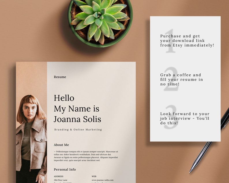 Puede incluir: Una plantilla de curr&iacute;culum con una foto de una mujer, el texto "Hello My Name is Joanna Solis" y el texto "Branding & Online Marketing". La plantilla de curr&iacute;culum tambi&eacute;n incluye las secciones "About Me" y "Personal Info".