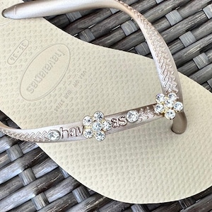 Original HAVAIANAS Flip Flops Women Slim with 2 Flowers + 2 Crystals and Personalized Charm
