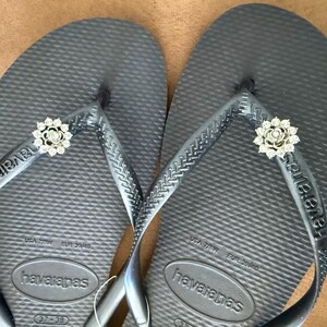 Original HAVAIANAS Flip Flops Women Slim with Silver Flower Charm imagem 3