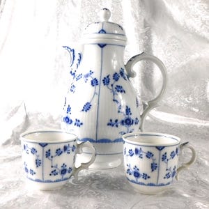 Heinrich Villeroy and Boch Coffee Pot and Two Cups in Amalienburg # 26933