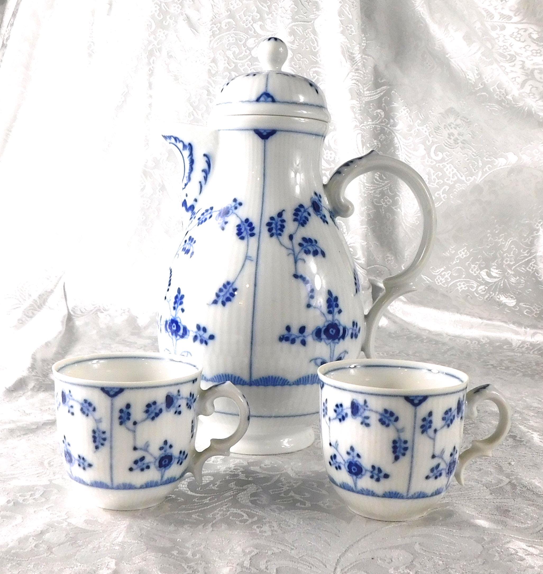Heinrich Villeroy and Boch Coffee Pot and Two Cups in Amalienburg