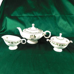 Set composto da teiera, zuccheriera e lattiera Halls in rosa cameo n. 26583