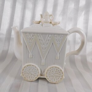 Lenox Figual Teapot in Bulters Pantry Tea Cart # 26051