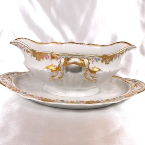 Theodore Haviland Antique Gravy Boat in Schleiger 630-2 # 23037