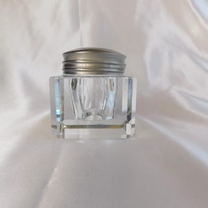 Grand encrier en cristal taillé avec couvercle en argent # 22546
