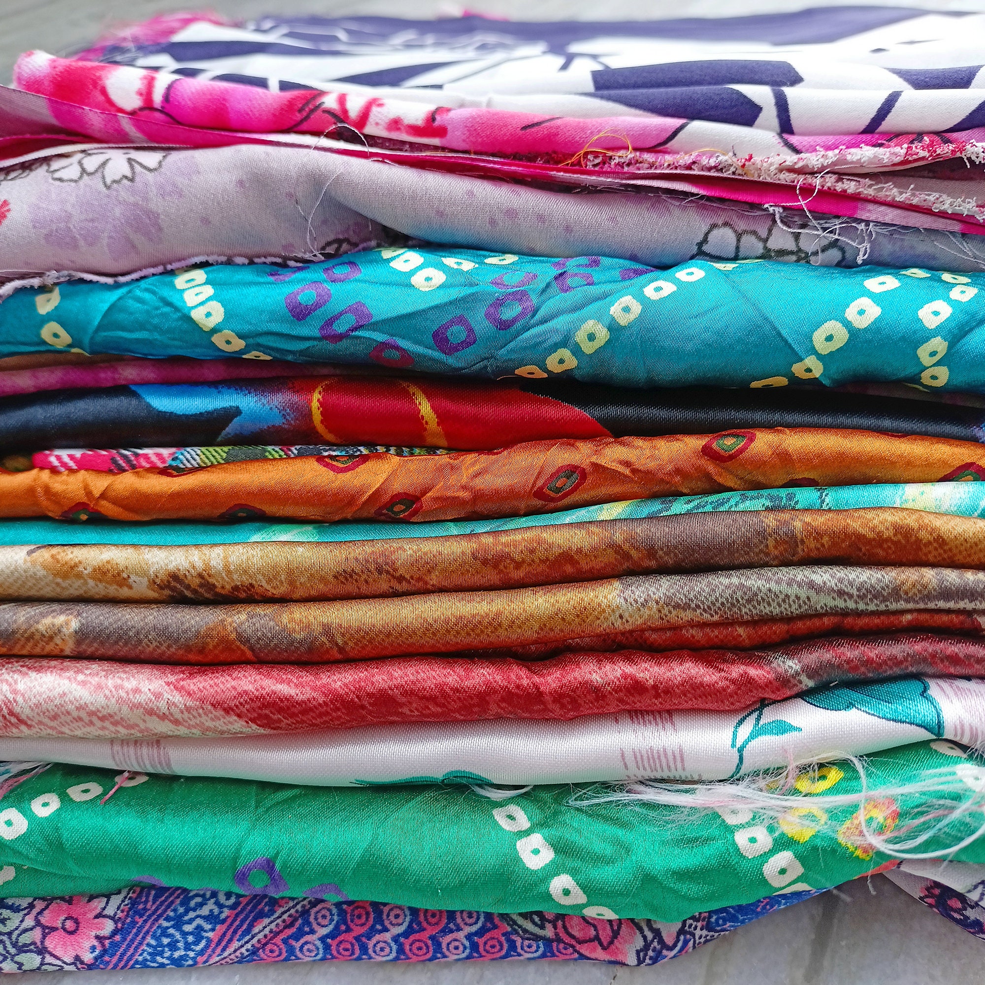 Stoffreste, Mystery Bundle, Stoffreste bunble, By the Pound, Satin Seidenreste, Boho Stoffe