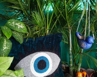 Almofada decorativa de veludo com estampa de olho grego para cama - Capa de almofada de veludo azul meia-noite, proteção contra o mau-olhado, decoração exclusiva para o quarto.