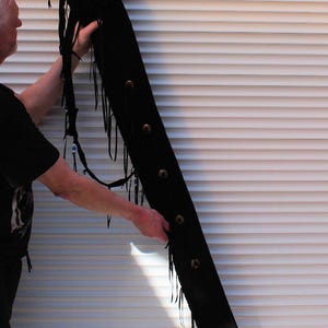 023 – Neue Ledertasche für Didgeridoo bis Länge 140 cm - Farbe schwarz  im "Vintage-Style! – Rindlederhaut