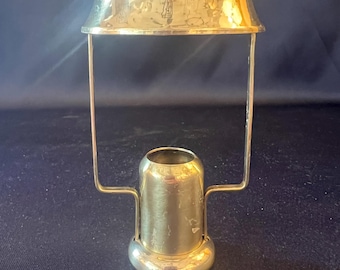 Portavelas antiguo de latón macizo, 11,4 cm de alto, 2,5 cm de diámetro de abertura para la vela.