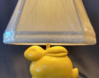 Lámpara decorativa de cerámica con forma de conejito de East Enterprises