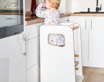Montessori-geeigneter Lernturm mit Schieber - Kinderküchenhelfer in weiß komplett geschlossen - Geschlossener Hocker, ab 1 Jahr