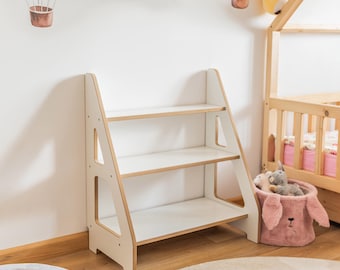 Regał na zabawki Montessori – drewniane meble dla maluchów