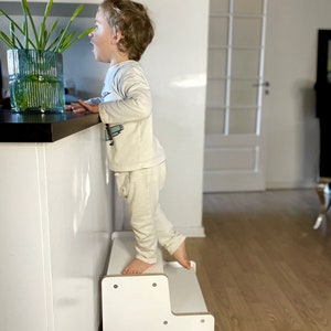Montessori Küchenhelfer Tritthocker für Kinder 2 Stufen Hocker aus Holz ideal für Kinderzimmer Badezimmer holzschemel Bild 3