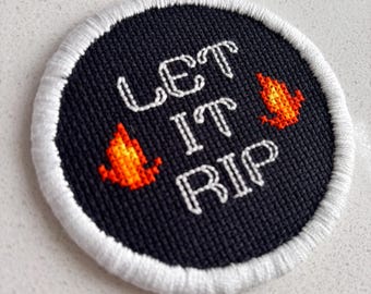 Der Bär LET IT RIP Kreuzstich Aufnäher zum Aufbügeln