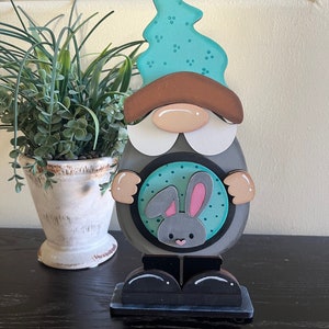 Gnome with Round interchangeable Seasonal signs, interchangeable monthly signs, farmhouse style, laser cut
