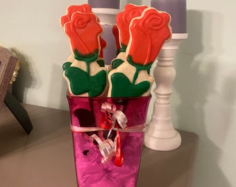 Valentine’s Day / rose cookies / vase / desserts / anniversary / sugar cookies