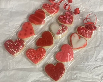 Valentine’s Day / mini cookies / hearts / desserts / baked goods
