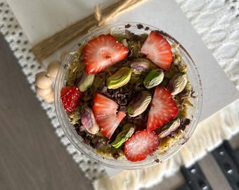 Viral / Dubai chocolate  / cake / snacks / treats  / layered cake / desserts
