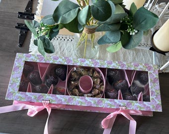 Mother’s Day / gift box / chocolate / strawberries / mom / gifts / treats