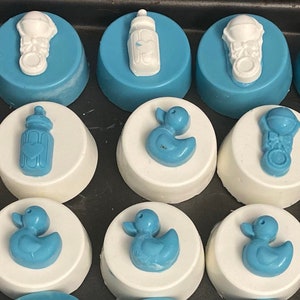 Baby shower / chocolate covered Oreos / party favors / mom to be / dessert / chocolate / baby boy / baby girl
