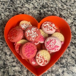 Valentine’s Day / chocolate Oreos / desserts / party favors