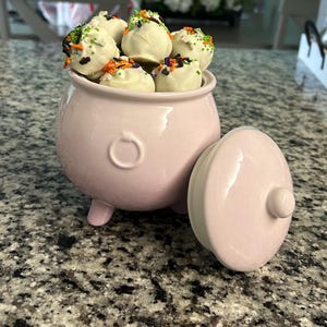 Halloween / cake balls / cauldron / treats / party food
