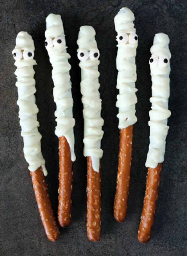 Chocolate pretzels / mummy / Halloween / desserts / party favors image 1